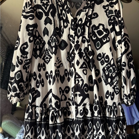 Zara Black and White Mini Sundress with Bishop Sleeves - Picture 2 of 11